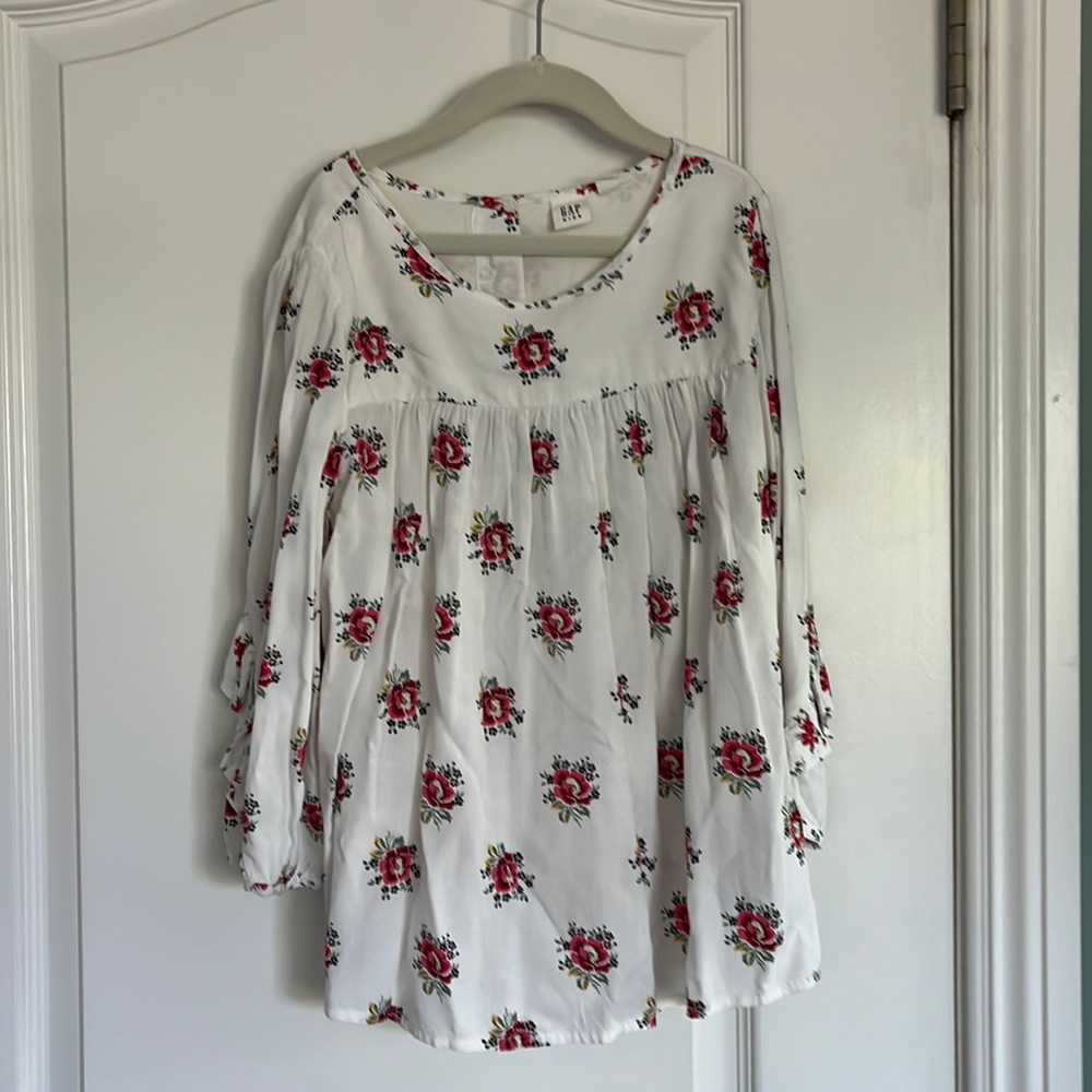 Girls blouse.
